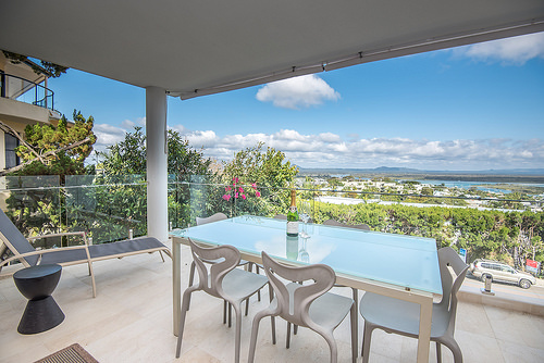 An air bnb property in Noosa with views of the ocean